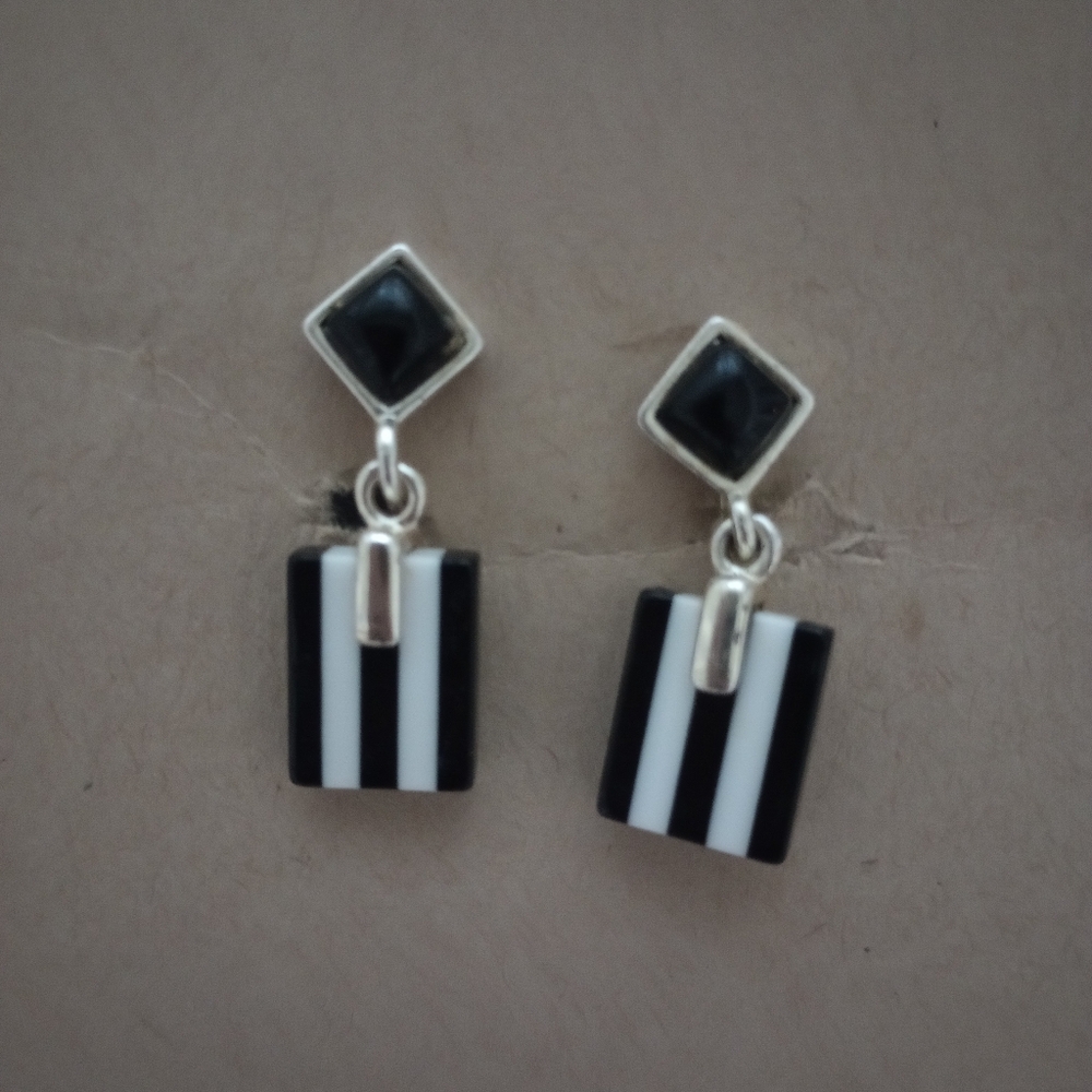 Vintage Black and White Clip-On Earrings - Picture 2 of 6